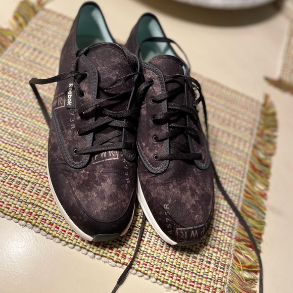 Reebok shoes size 11 - Picture 2 of 4